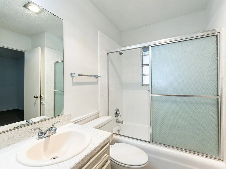 5439 40th St #B — Photo 33
