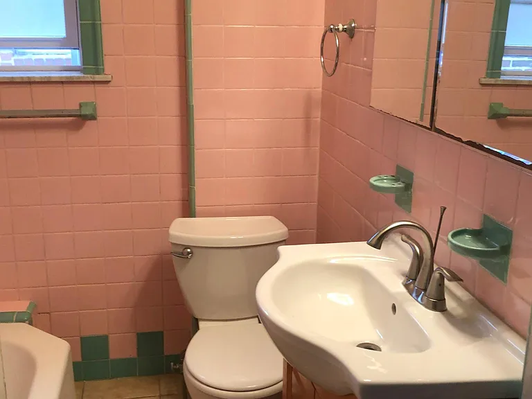 2227 S Rosewood St — Photo 7