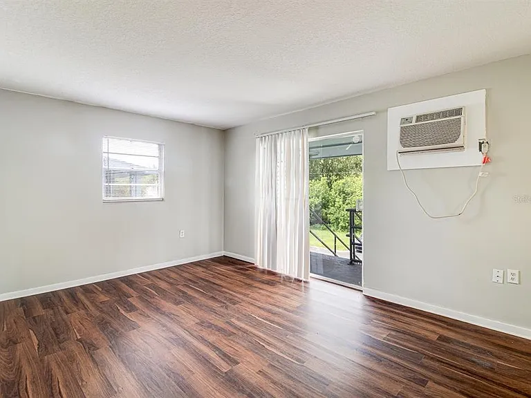 1341 W Point Dr #1 — Photo 4