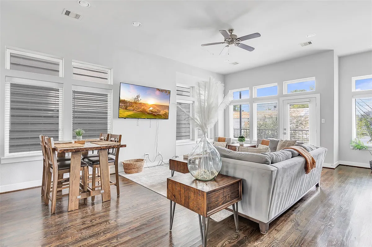 Building Photo - 1310 Roberts St #0