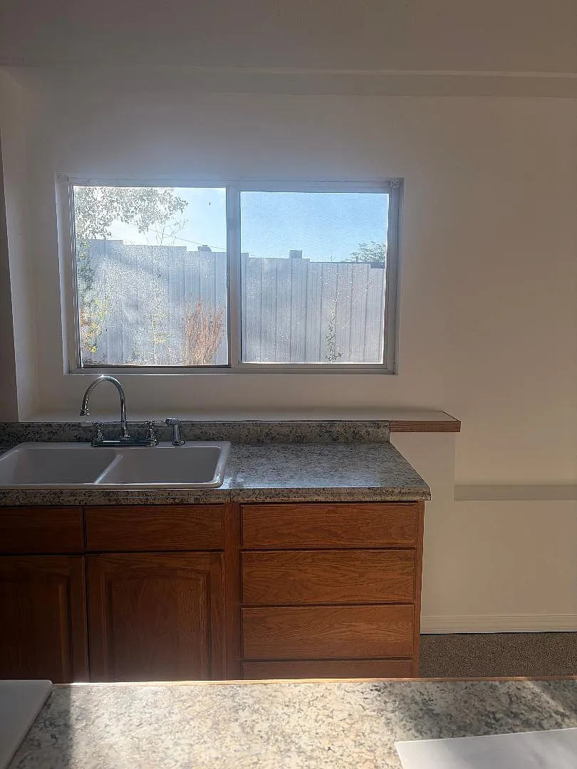 1 bed, 900 sqft, $1,400 — Photo 1