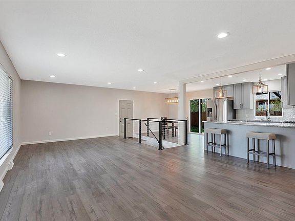 3rd image of 23 Sunset Cir