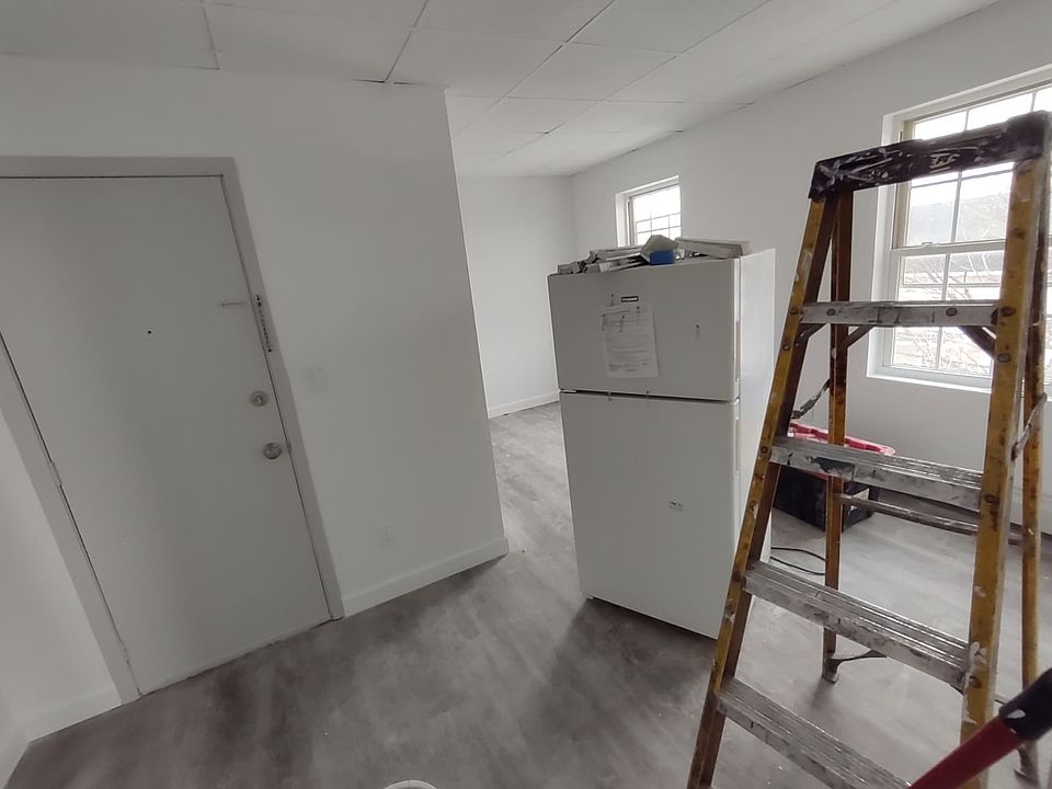 Entrance - Living Room