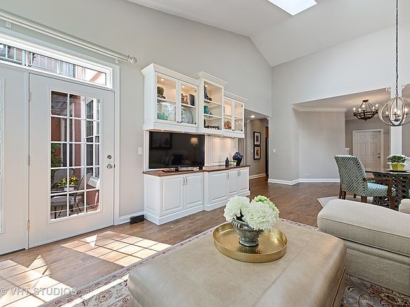 3rd image of 3001 Lexington Ln