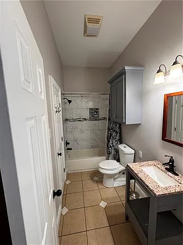 220 Surrey Dr — Photo 10