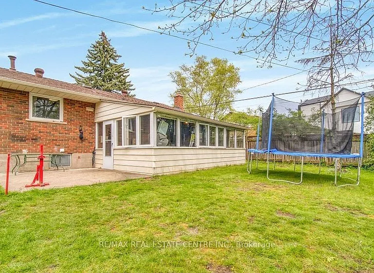 314 Strathcona Dr — Photo 36