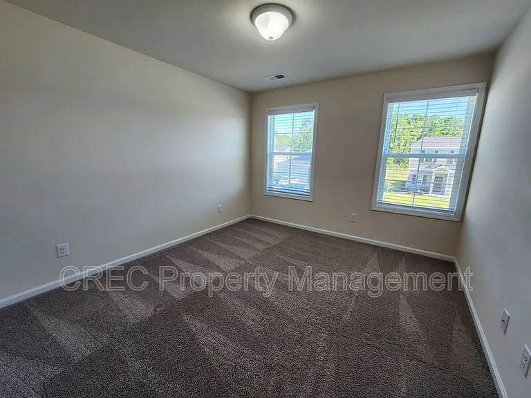 260 Hyrne Dr — Photo 17