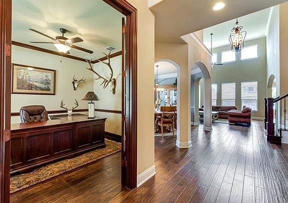 3rd image of 2622 Kingsford Ln