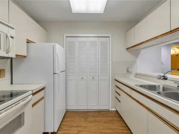 18 Plantation Dr APT 204, Vero Beach, FL 32966