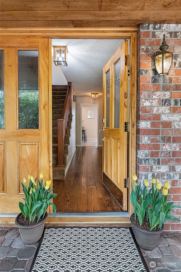 19101 Kenlake Place NE photo 1
