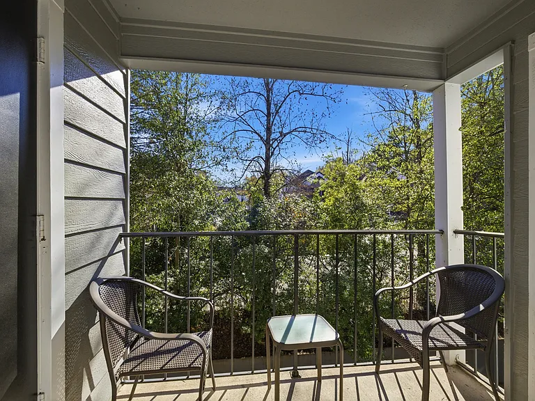 423 Granville Ct — Photo 3