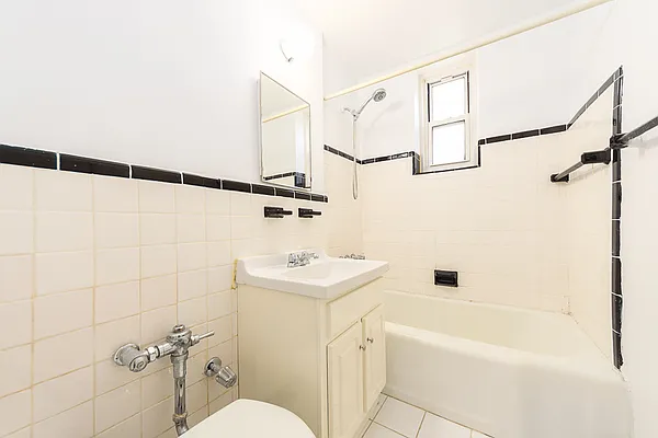 Rented by A&E Real Estate Management | media 7