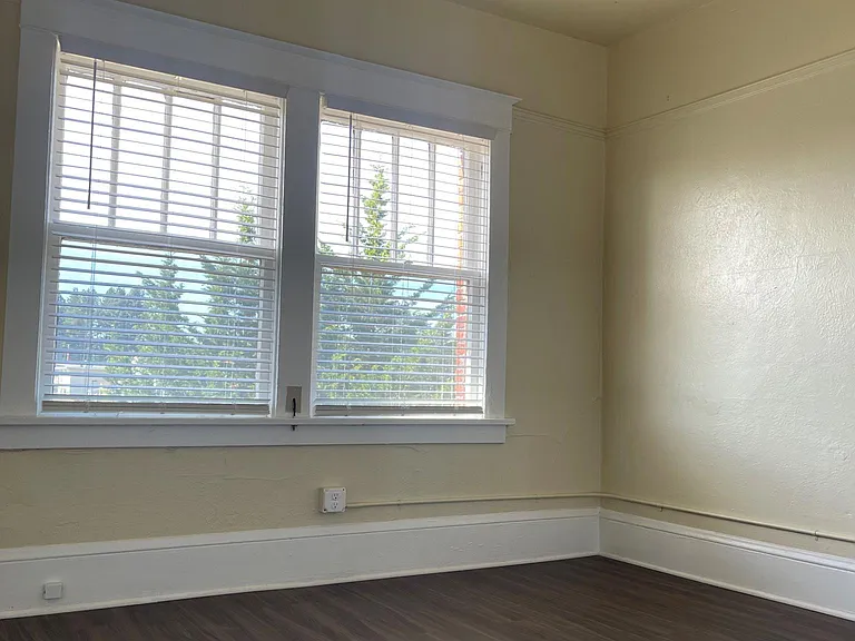 12440 SW Broadway St #3 — Photo 4