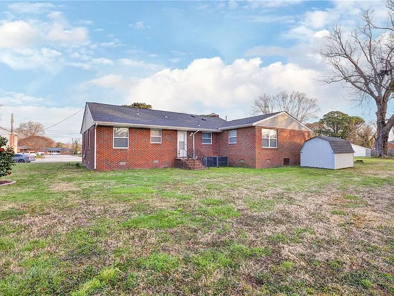 10 Whipple Dr — Photo 13
