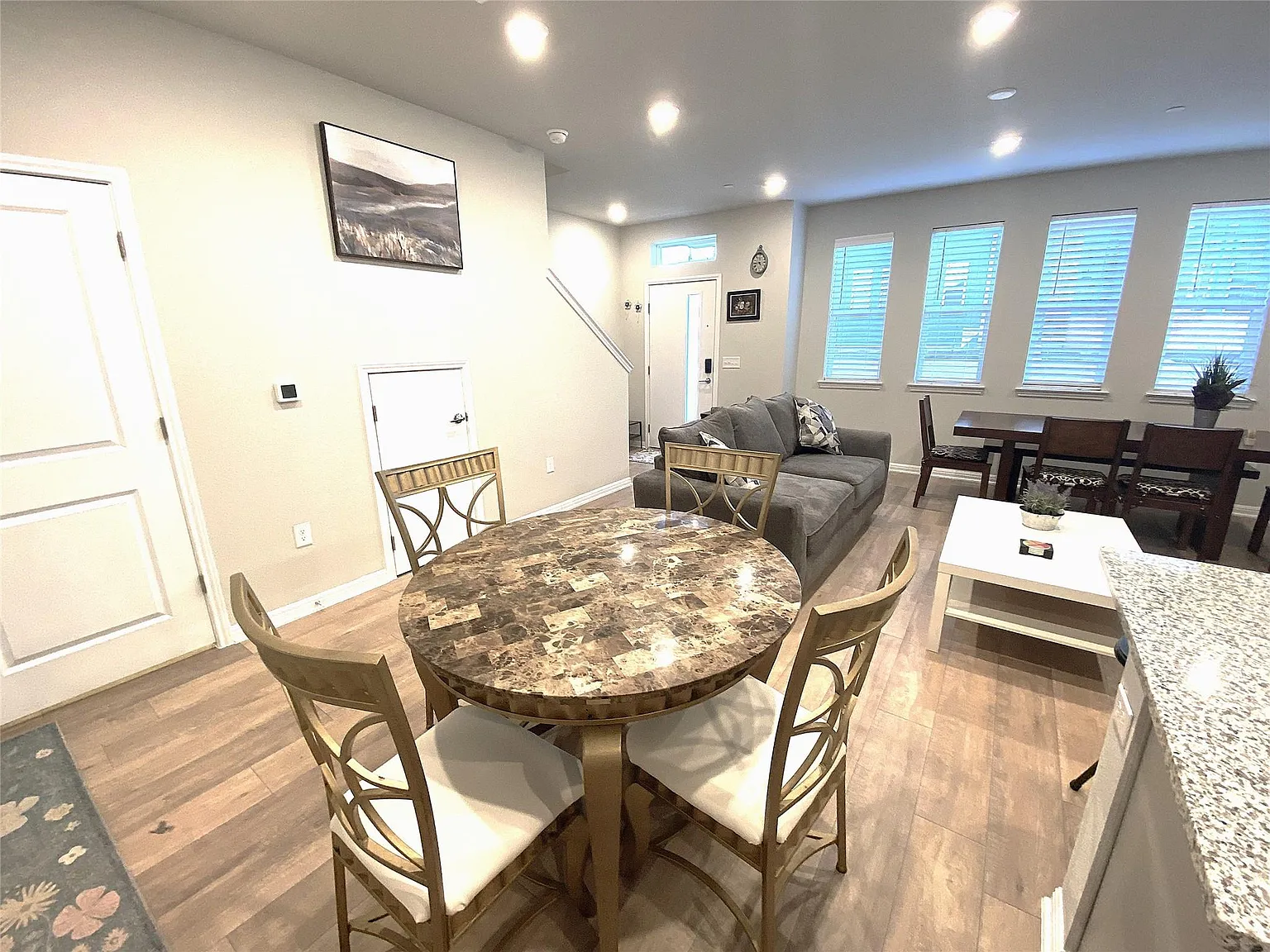 2 bed, 2.5 bath, 1340 sqft, $2,000 — Photo 2