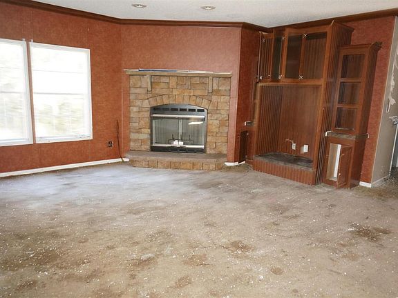 02) Living Room