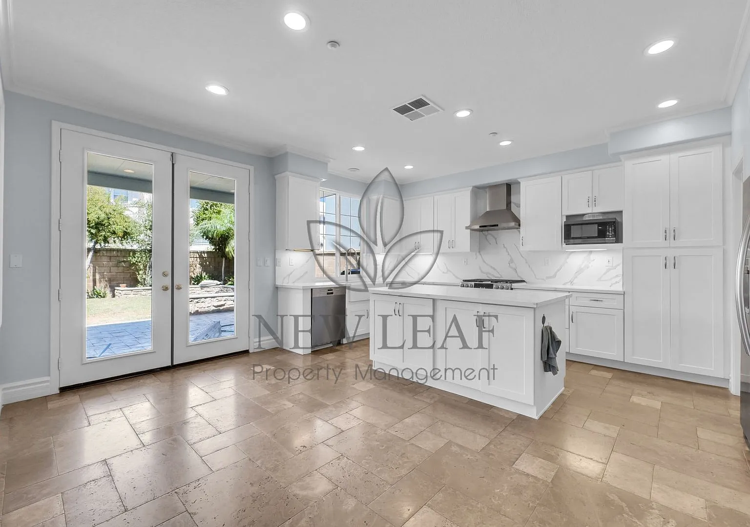 Stunning 4 Bedroom In Huntington Beach — Photo 4