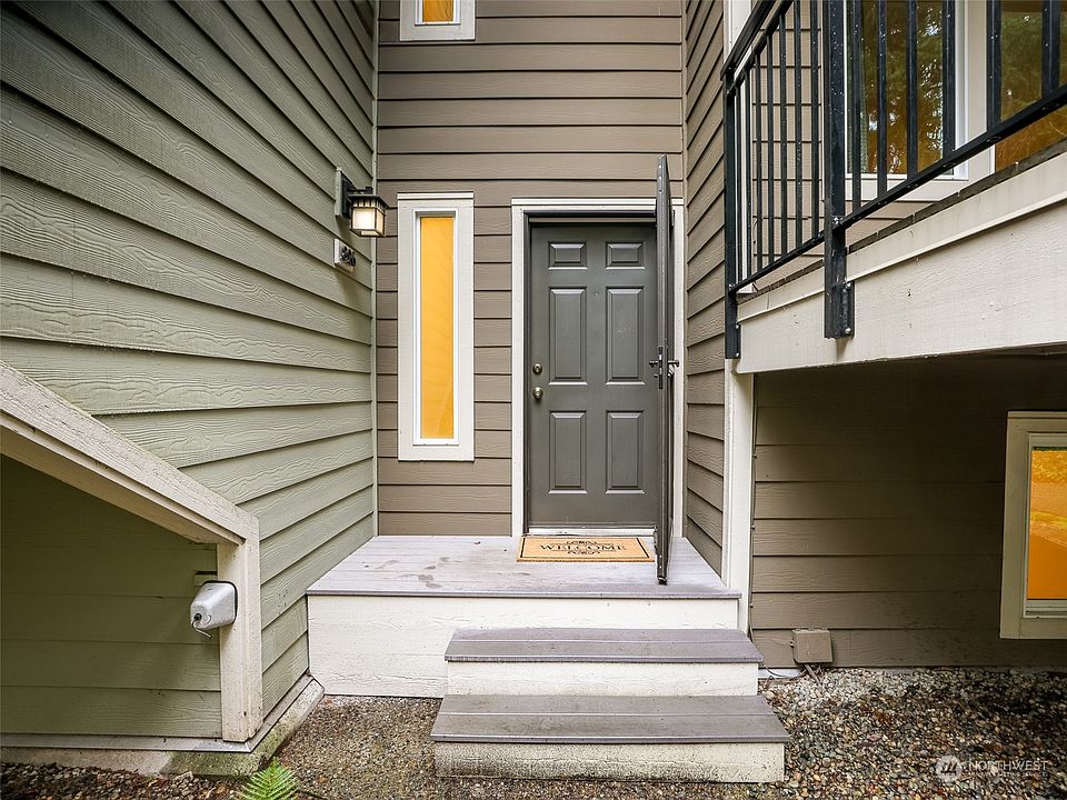 1st image of 826 N 161st Place