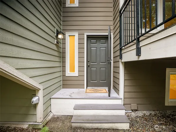 826 N 161st Place, Shoreline, WA 98133