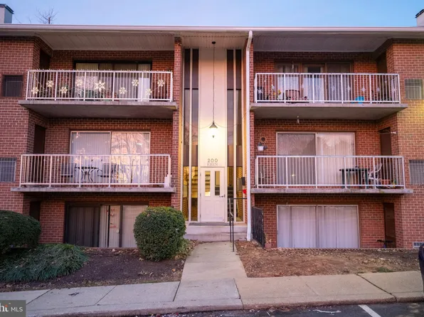 200 Erin Way APT 204, Reisterstown, MD 21136