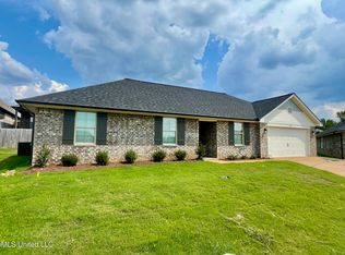 1585 S Reece Dr, Southaven, MS 38671