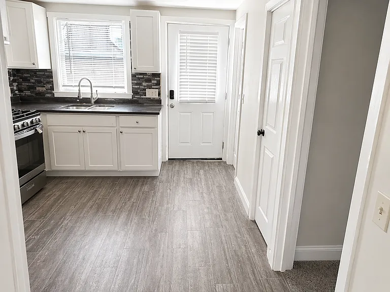 85 Pleasant St — Photo 2