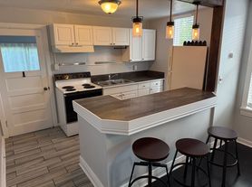 Updated 2 bed 1 bathroom in the avenues!