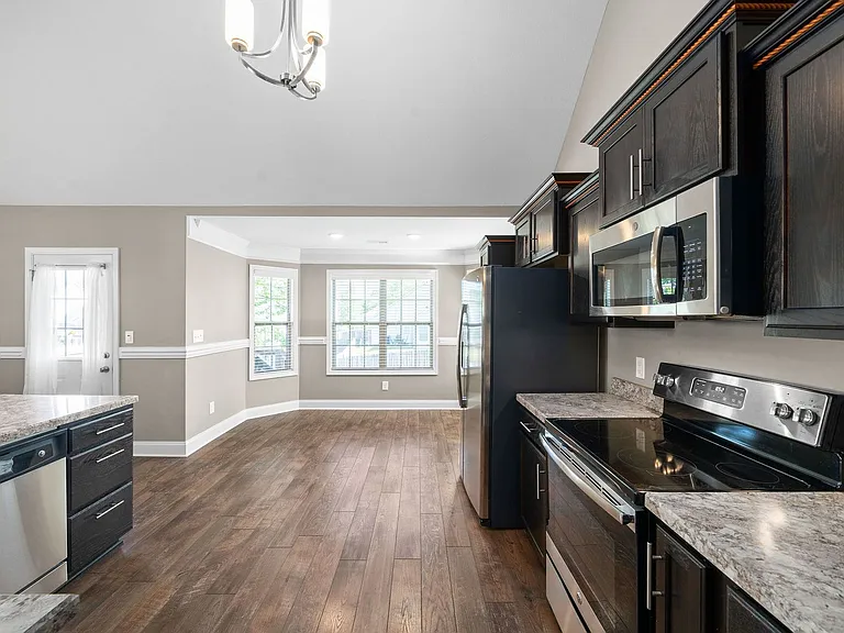 515 Sourwood Dr — Photo 10