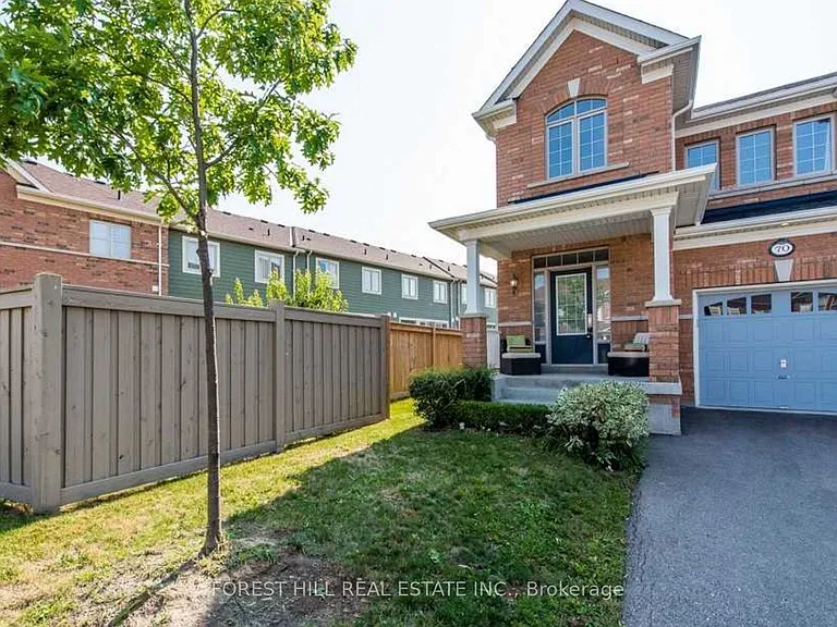 70 Hanson Cres — Photo 2