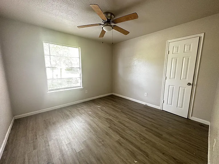 1554 Willowbrook St — Photo 16