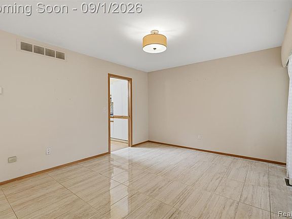 5th image of 1736 Saint Johns Ct
