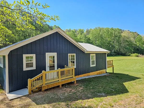 Building Photo - 147 Weaver Creek Rd