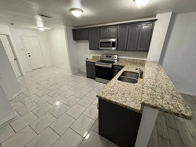 Lydia Street - 110 — Photo 3