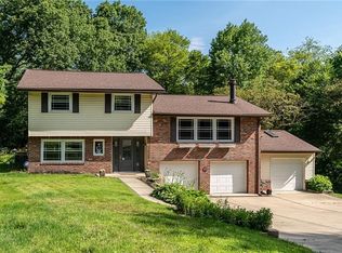 1015 Creekvue Dr, Gibsonia, PA