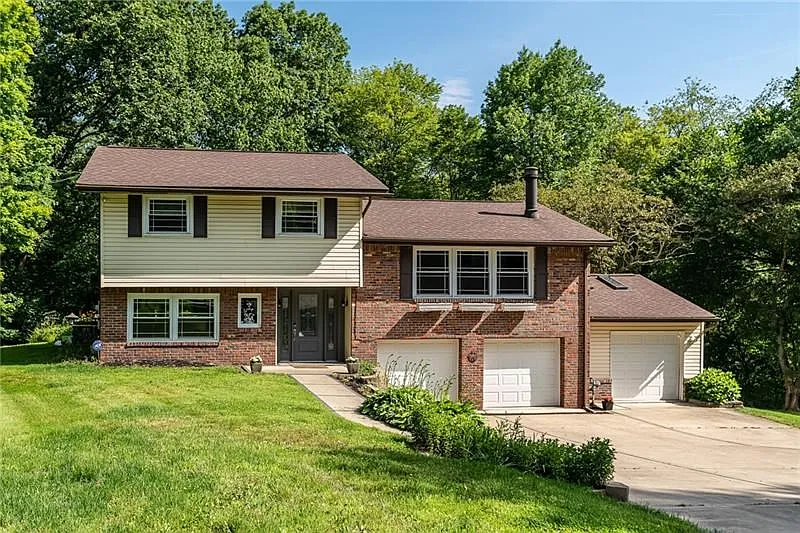 1015 Creekvue Dr photo 1
