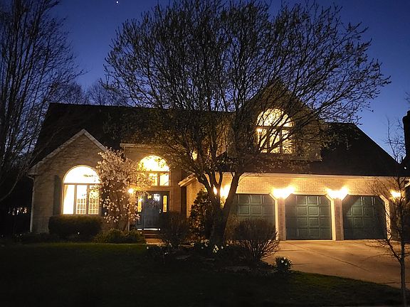 2nd image of 950 Rosewood Dr