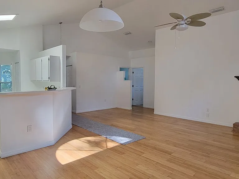 4201 NW 23rd Ter — Photo 7