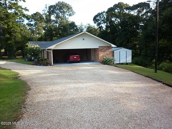 2nd image of 606 Pierce Rd