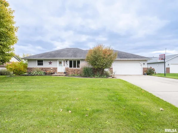 904 Brookshire Ln, Eureka, IL 61530