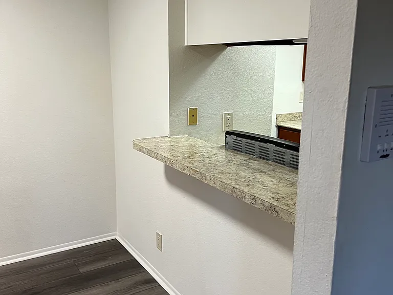 1371 Loma Ave — Photo 11