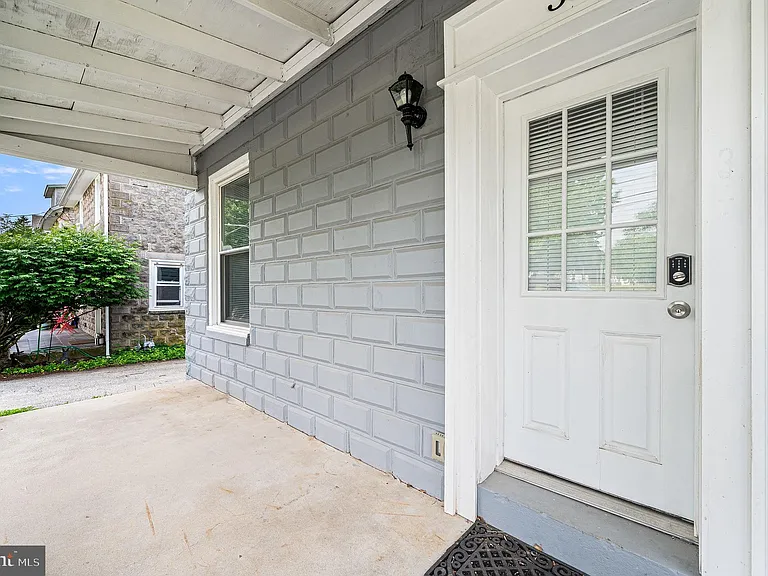 30 Keystone Ave — Photo 3