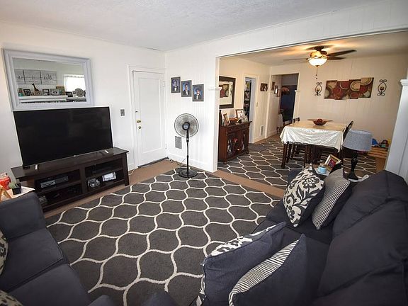 3rd image of 428 Taunton Pl