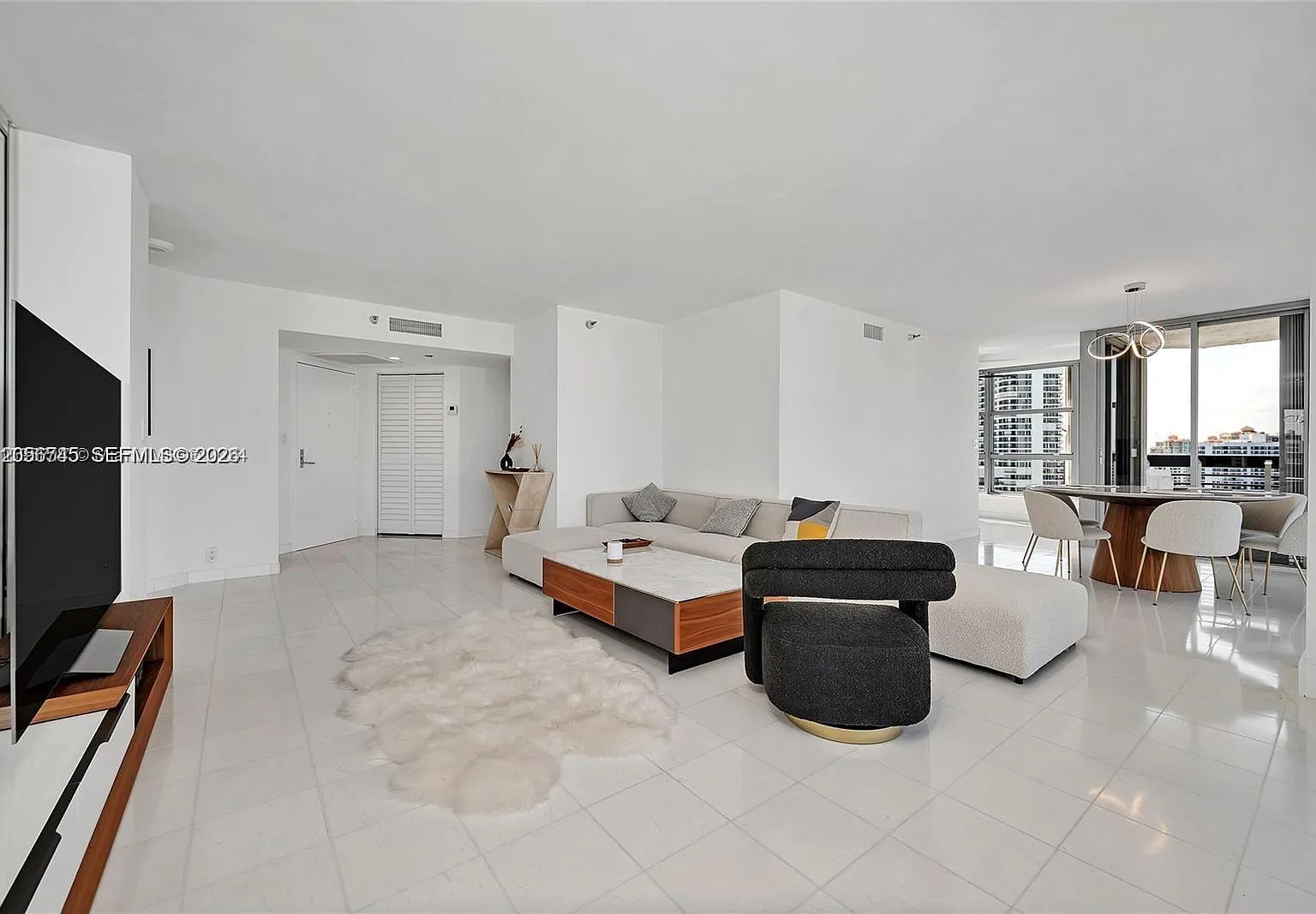 Mystic Pointe Condo No Th — Photo 4