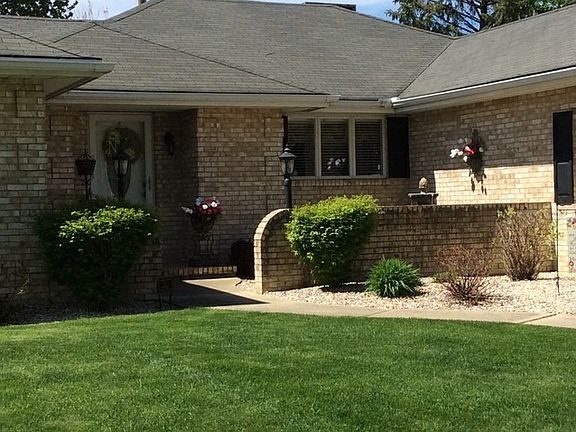 3rd image of 203 Carriage Dr