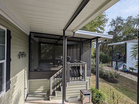 3rd image of 18623 Pondview Dr