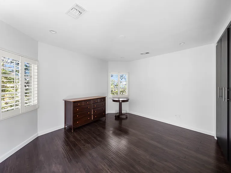 2649 Lake Ave — Photo 14