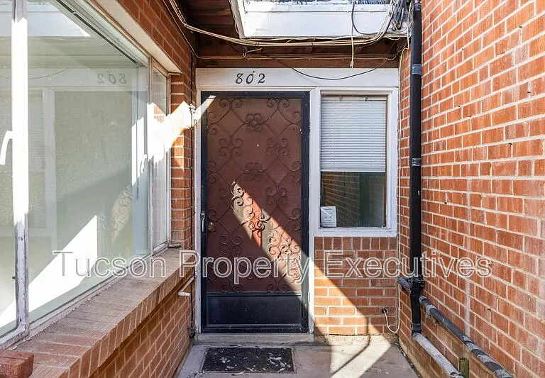 802 N Alvernon Way E — Photo 20
