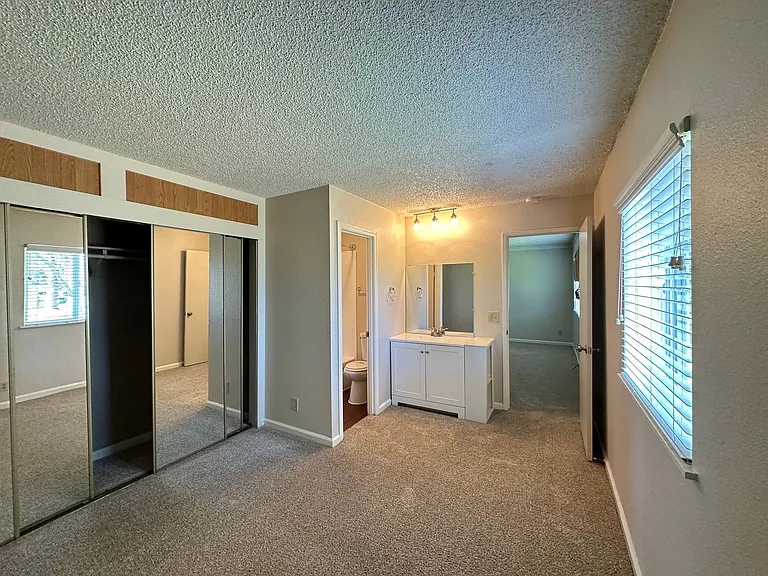 Boutique Apartments in Boulevard Park, Includes Gated, Covered Parking! — Photo 22