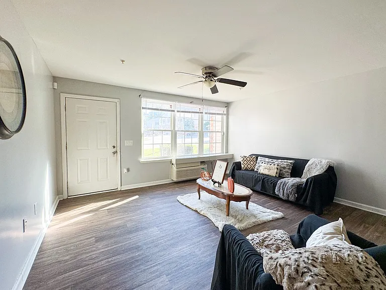 901 Colleton St — Photo 3