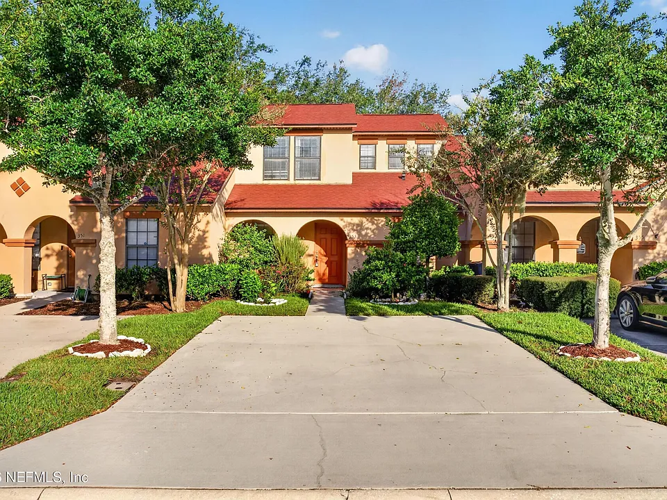 353 Redwood Ln